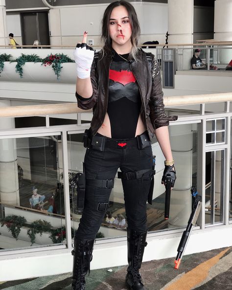 IG: @Nishii.Cosplay  Fem!Red hood  #jasontodd #cosplay #batman #redhood Jason Todd Halloween Costume, Red Hood Genderbend, Red Hood Costume Women, Fem Jason Todd Cosplay, Batgirl Inspired Outfit, Female Dc Cosplay, Female Batman Cosplay, Red Hood Cosplay Female, Women Hero Costumes