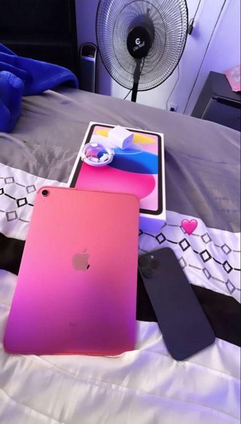 Ipad Picture, Pink Ipad, Ipad Essentials, Dump Ideas, Custom Ipad, Pink Lifestyle, Ipad Kids, Iphone Obsession, Money On My Mind