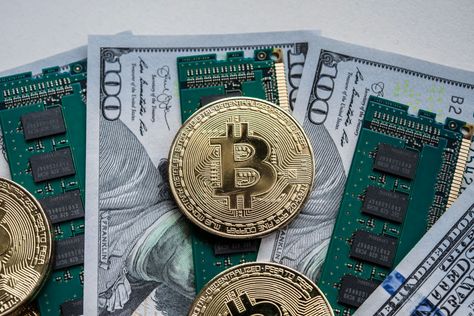 Bitcoin price breaks above $16000 for first time since January 2018 Check more at https://dailynewsway.com/bitcoin-price-breaks-above-16000-for-first-time-since-january-2018/ App Reviews, Equalizer, Bitcoin Price, It Network, Visual Representation, Global News, Asset Management, Tokyo Japan, Blockchain