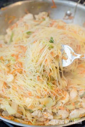 Chicken Soup With Rice Noodles, Rice Noodle Dinner, Chicken Pancit Recipe, Pancit Noodles, Pancit Recipe, Noodle Dinner, Rice Noodle Recipes, Recipe Rice, Asian Noodle Recipes