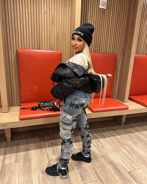 Beanie Outfit Baddie, Celine Beanie, Black Beanie Outfit, Ella Bands, Beanie Outfit, Band Outfits, Black Ponytail Hairstyles, Streetwear Girl, Lit Outfits