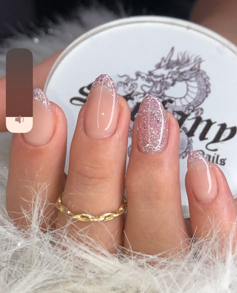 Nails Virgin Mary, Subtle Nails, Simple Gel Nails, Cute Gel Nails, Acrylic Nails Coffin Short, Nails Desing, Oval Nails, New Year's Nails, Glitter Nail