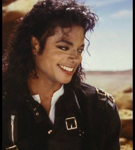 Speed Demon 👑😘 xx Boomer Michael Jackson Speed Demon, Demon Smile, Mj Bad, Michael Jackson Photoshoot, Michael Jackson Hot, Michael Jackson Bad Era, Speed Demon, Apple Head, Michael Jackson Rare