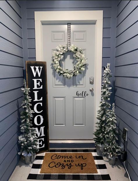 Front Door Pine Trees, Outside Entrance Christmas Decor, Small Stoop Decor, Outside Apartment Christmas Decor, Christmas Decor Ideas Outdoor Townhouse, January Door Decorations For Home, Small Porch Winter Decor, Front Door Decor Ideas Christmas, Small Porch Holiday Decor