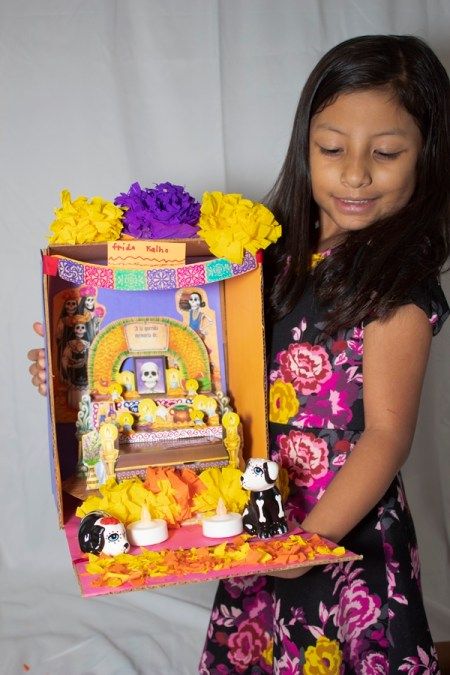 Altar Project Ideas, Ofrenda Project Ideas, Ofrenda Shoebox Project, Shoe Box Ofrenda, Dia De Los Muertos Altar Shoe Box Ideas, Shoebox Ofrenda Project, Shoebox Ofrenda, Shoebox Altar, Ofrenda Project