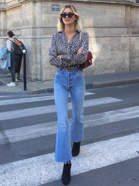 French Women Love High-Rise Wide-Leg Jeans | Who What Wear UK Minimalist Moda, Dress Like A Parisian, Wide Leg Jeans Outfit, Jeans Trend, Parisian Chic Style, Parisian Women, High Rise Wide Leg Jeans, Paris Mode, Women Fashion Edgy