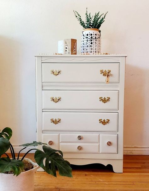 This classic, vintage dresser found some modern charm with a paint finish in Annie Sloan’s new Satin Paint. The color is Canvas, which is a match to the Annie Sloan Wall Paint in Canvas and a perfect compliment to Chalk Paint® in Country Grey. It’s a delicious, nutty neutral that matches virtually any decor. The original handles have gotten a refresh with metallic gold and the bottom drawer sports new, modern knobs. Gray Chalk Paint, Satin Finish, Vintage Dressers, Vintage Gowns, Annie Sloan Chalk Paint, Wall Paint, Dresser Drawers, Dresser As Nightstand, Paint Finishes