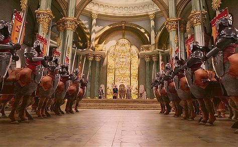 Cair Paravel throne room Cs Lewis Narnia, Battle Camp, Cair Paravel, Peter Pevensie, Narnia 3, Edmund Pevensie, The Chronicles Of Narnia, Prince Caspian, Movie Screencaps