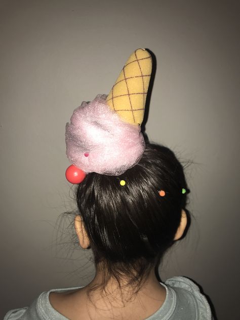 Crazy Hair Day Ice Cream, Ice Cream Hairstyle, Whacky Hair Day, Ice Cream Hair, Buble Gum, Tulle Crafts, Mini Christmas Ornaments, Mini Pom, Texas Fashion