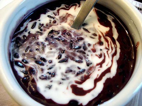 Thai Purple Sticky Rice Pudding | Flickr - Photo Sharing! Sticky Rice Pudding, Black Sticky Rice, Purple Rice, Rice Desserts, Vietnam Food, Vegan Pie, Chinese Dessert, Thai Dessert, Unsweetened Coconut Milk