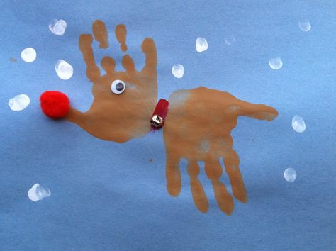 This handprint reindeer craft is a fun Christmas activity for kids and it's a really easy craft to make. To make the reindeer head out of a hand print Handprint Reindeer, Hand Print Art, Reindeer Handprint, Fun Christmas Activities, Reindeer Craft, Christmas Activities For Kids, Christmas School, Daycare Crafts, Preschool Christmas