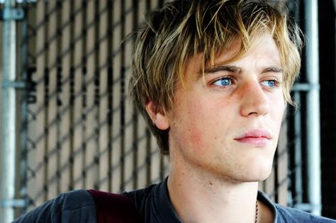 Johnny Flynn...he sounds just as great as he looks. Withnail And I, Johnny Flynn, Paul Mcgann, Jackson Rathbone, Jena Malone, Day Lewis, Ziggy Stardust, Great Films, Bellini