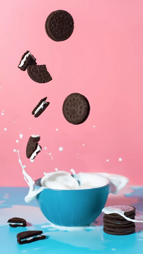 Oreo Biscuits, Food Poster Design, Lashes Beauty, Best Iphone Wallpapers, Biscuit Cookies, Original Wallpaper, Food Poster, Creative Ads, Advertising Photography