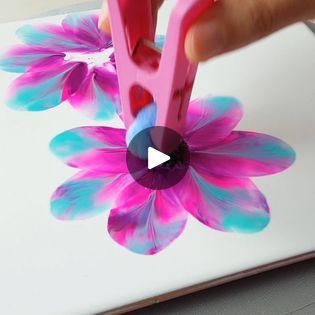 Painting With A Balloon, Painting With Balloons, Festival Trolley, Designer Gemma77, Spray Paint Flowers, Abstract Art Projects, Fantastic Flowers, Easy Flower Painting, Balloon Painting