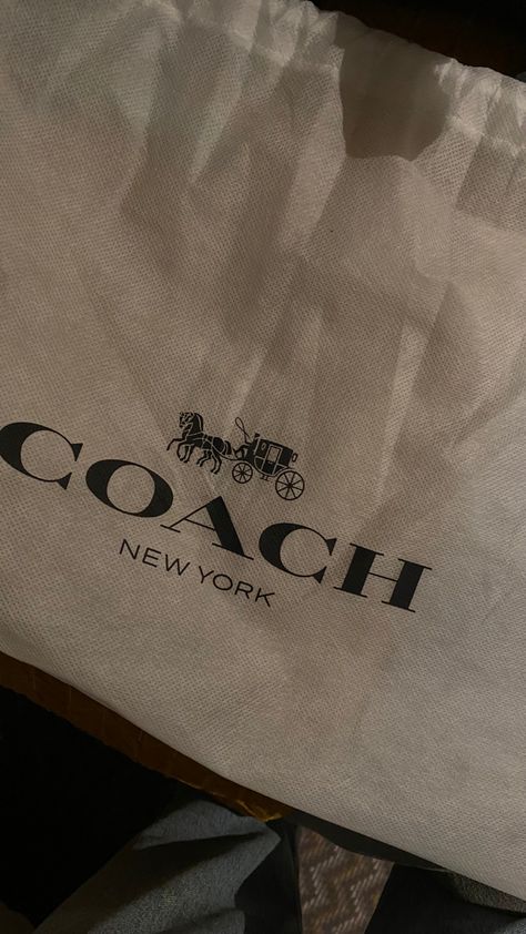 Coach Store Aesthetic, Coach Aesthetic Wallpaper, Coach Bag Aesthetic, Makeup Graphics, Coach Wallpaper, Coach Aesthetic, Minimalist Backgrounds, Coach Store, Story Ideas Pictures