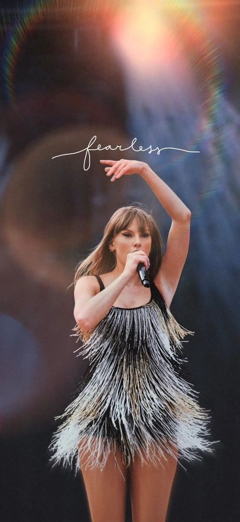 Fearless Aesthetic Wallpaper, Taylor Swift Wallpapers Aesthetic, Taylor Swift Playlist, Taylor Swift Jokes, Taylor Swift Images, Photos Of Taylor Swift, Fearless Era, Taylor Swift Wallpapers, Taylor Swift Fan Club