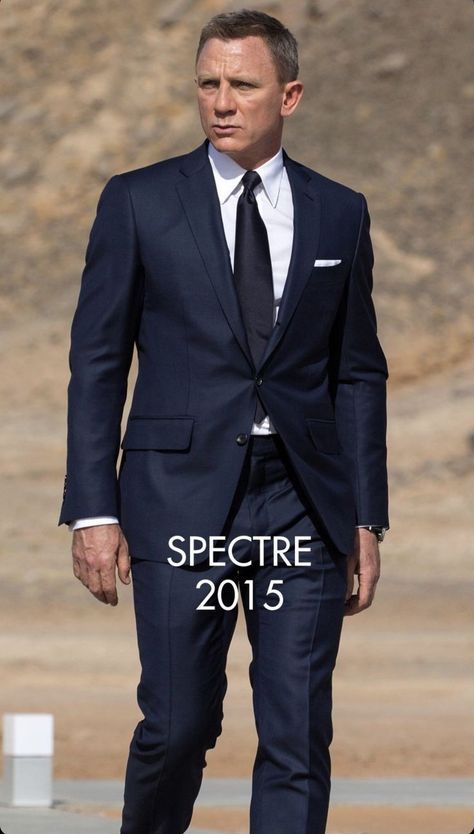 Daniel Craig Suit, James Bond Suit, Daniel Craig Style, Bond Outfits, Bond Suits, Mens Wardrobe, Bond Style, James Bond Style, A Man In A Suit