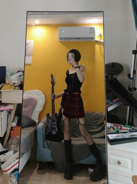 Rockstar Aesthetic Outfits, Goth Fits, Nana Osaki, Egirl Outfits, Punk Girl, Model Aesthetic, Fantasias Halloween, Goth Outfits, Cosplay Outfits