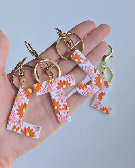 Clay Initial Keychain, Letter Polymer Clay, Polymer Clay Initial Keychain, Clay Letters Diy, Handmade Keychains With Clay, Polymer Clay Letter Keychain, Polymer Clay Crafts Keychain, Diy Clay Keychain Ideas, Clay Letter Keychain