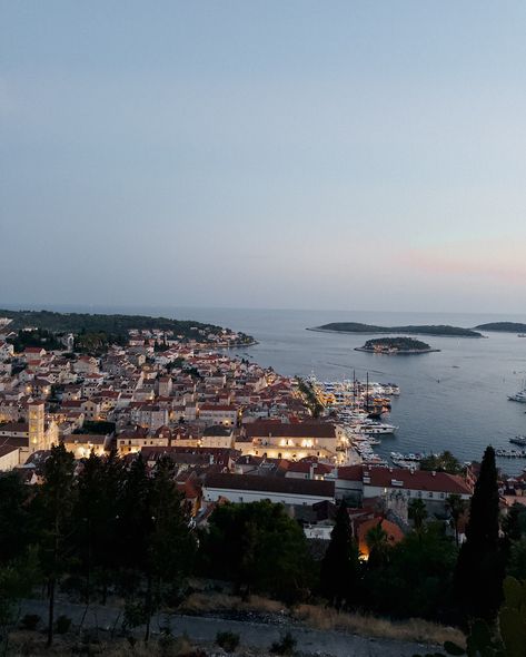 HVAR CROATIA TRAVEL GUIDE 👇🏼👙🌊 [Save this for your Europe travel bucket list] Dreaming of an island escape? Hvar, Croatia offers crystal-clear waters, Mediterranean charm, and history. Here’s what you can’t miss on your visit: 🏛️ Stroll the Old Town: Wander through Hvar’s historic streets, lined with cobblestone pathways, charming squares, and stunning architecture. 🛥️ Pakleni Islands Tour: Rent a boat or hop on a tour to explore these nearby islands, perfect for secluded beaches and hi... Croatia Travel Guide, Hvar Croatia, Stunning Architecture, Secluded Beach, Croatia Travel, Island Tour, Crystal Clear Water, Travel Bucket List, Travel Bucket