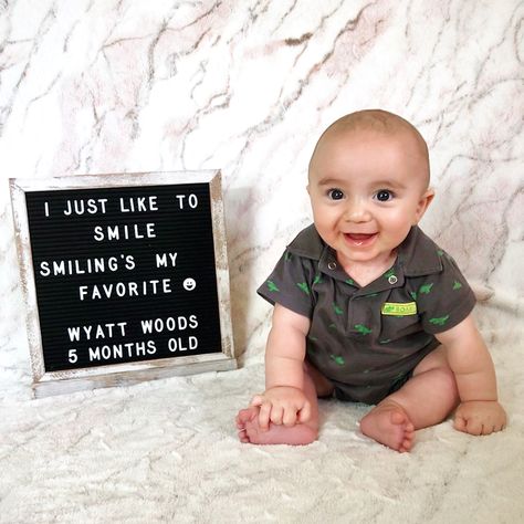 7 Month Old Letter Board, 5 Month Old Letterboard Ideas, 5 Month Letterboard Ideas, 5 Month Old Milestones Photo Ideas, 5 Month Milestones Pictures, 3 Month Old Milestones Pictures, 5 Month Old Baby Pictures, 5 Month Baby Milestones, Baby Timeline