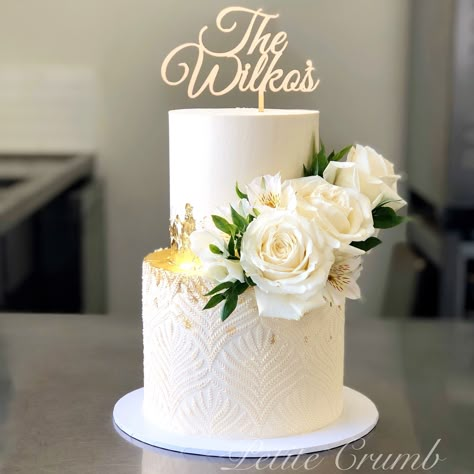 Two Tier Cakes With Flowers, Cake With Two Floors, 2tier Wedding Cake Simple, Wedding Cake Stencils Buttercream, Cake 2 Tier Wedding, 2 Tier Wedding Anniversary Cake, Elegant Two Tier Cake, Two Tier Wedding Cakes Simple Classy, Easy 2 Tier Wedding Cake