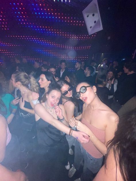 London Night Club Aesthetic, London Night Out Aesthetic, Clubbing In London, London Clubbing Aesthetic, London Teen Aesthetic, London Clubbing, London Night Life, Manchester Apartment, Prom Uk