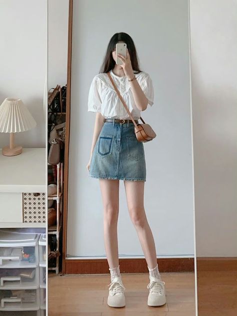 Mini Denim Skirt, Fashion Design Collection, Korean Casual Outfits, Casual Day Outfits, Easy Trendy Outfits, Ulzzang Fashion, Petite Outfits, Casual Clothes, Korean Outfits