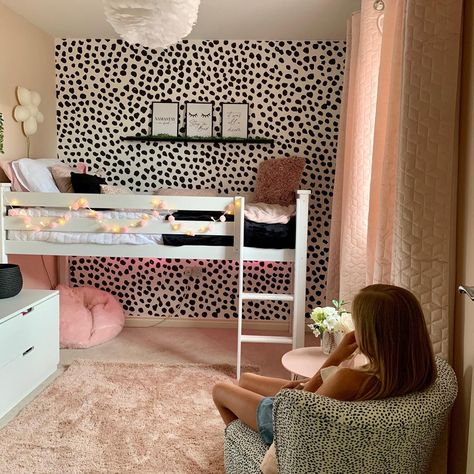 Blush And Cheetah Bedroom, Creative Storage For Small Bedrooms, Dalmation Print Bedroom, Girls Dalmation Bedroom, Dalmation Wallpaper Bedroom, Dalmation Bedroom, Spotty Wall, Dalmatian Room, Preteen Girls Bedroom Ideas