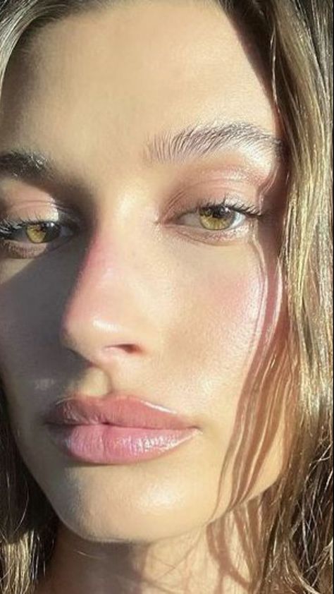 Hailey Bieber Lip Filler, Hailey Bieber Rhode Skin, Hailey Bieber Lips, Hailey Bieber Skin, Lip Aesthetic, Hailey Style, Strawberry Makeup, Hayley Bieber, Glazed Doughnut