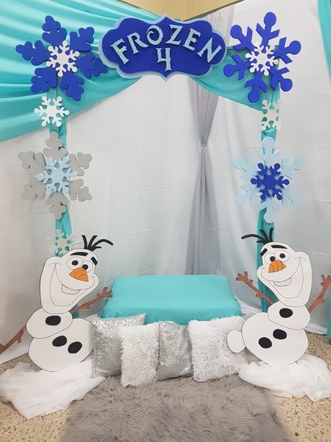 Frozen Photo Booth, Frozen Theme Party Decorations, Frozen Birthday Decorations, Frozen 3rd Birthday, Frozen Birthday Party Decorations, Elsa Birthday Party, Frozen Decorations, Frozen Bday Party, Frozen Party Decorations