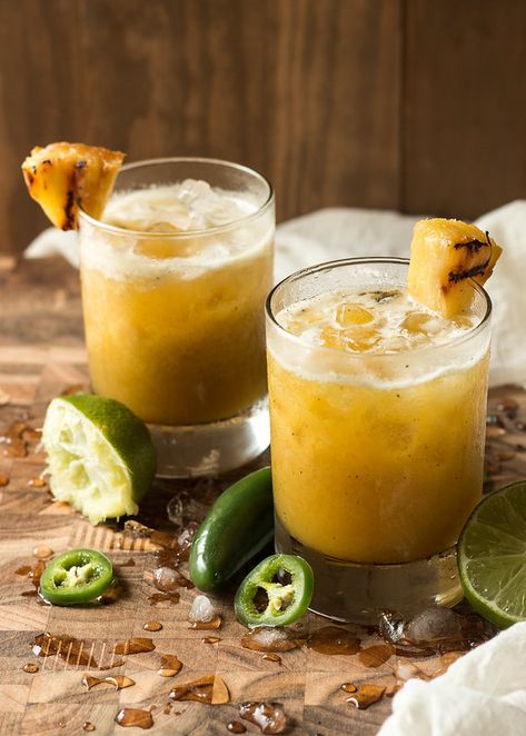 Mezcal Margarita, Mezcal Cocktails, Jalapeno Margarita, Grilled Pineapple, Vodka Drinks, Milk Shakes, Tequila Cocktails, Halloween Drinks, Daiquiri