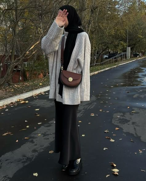 Hijabi Skirt Outfits Winter, Hijabi Outfits Casual Skirts, Outfit Korean Style, Modesty Outfits, Muslim Outfits Casual, Hijab Outfits, Casual Hijab Outfit, Hijabi Outfits Casual, Muslim Outfits