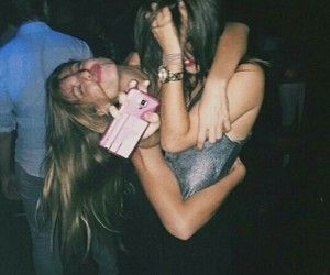 Drunk Party Girls, Drunk Pictures, Drunk Party, Drunk Friends, Trendy Party Outfits, Friendship Party, Super Party, Party Aesthetic