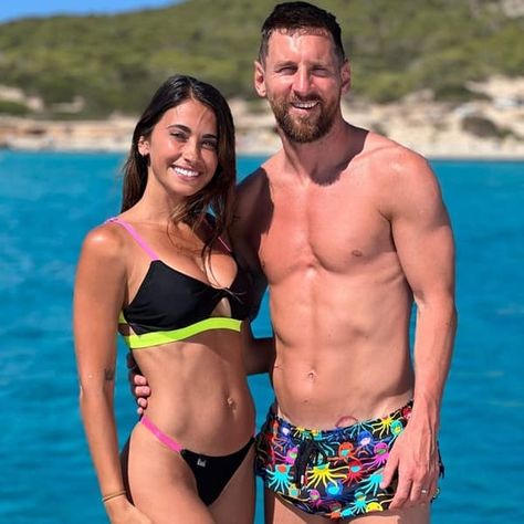 Lionel Messi Wife, Messi And Wife, Antonella Messi, Antonella Roccuzzo, Couple Beach Pictures, World Cup 2022, Romantic Movies, Fifa World Cup, Celebrity Couples