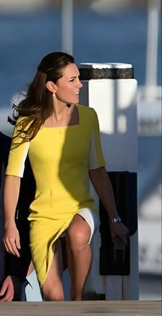 Kate Middleton Bum, Kate Middleton Skirt, Kate Middleton Legs, Style Kate Middleton, Kate Middleton Queen, Düşes Kate, Princesse Kate Middleton, Kate Middleton Pictures, Kate Middleton Dress