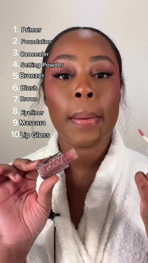 Beginner Makeup What To Buy, How To Buy Makeup For Beginners, Daytime Makeup For Black Women, Full Face Makeup Products List, Make Up List For Beginners Products, What Makeup Products Do I Need, Makeup List To Buy, Everyday Makeup For Black Women, Eyeliner Hacks For Beginners