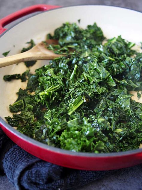 Lacinato Kale Recipe, Garlicky Kale, Kale Recipe, Recipe Paper, Simple Meals, Kale Recipes, Kitchen Paper, Fit Food, Healthy Side