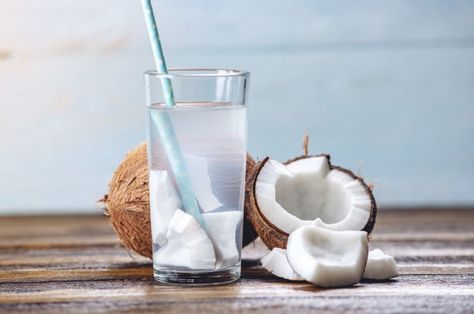 Coconut Water Smoothie, Coconut Milk Yogurt, Coconut Water Benefits, Potassium Vitamins, Low Carb Fruit, Air Kelapa, Coconut Health Benefits, Coconut Smoothie, Yummy Smoothie Recipes