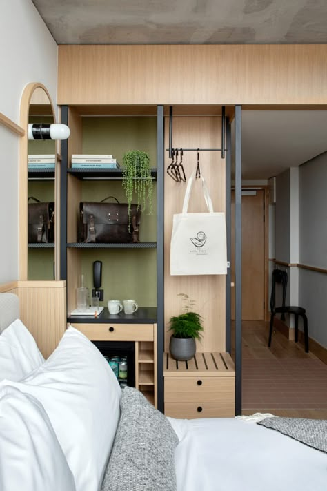 'NO-GUILT LUXURY': New Dublin hotel with Net Zero Carbon status is city's most sustainable place to stay | The Irish Post Low Cost Hotel Room Design, Small Hotel Rooms Ideas, Hotel Room Storage Ideas, Hotel Closet, Hotel Room Design Boutique, Modern Hotel Room Design, Hotel Minibar, Small Hotel Room, Hotel Room Design Plan