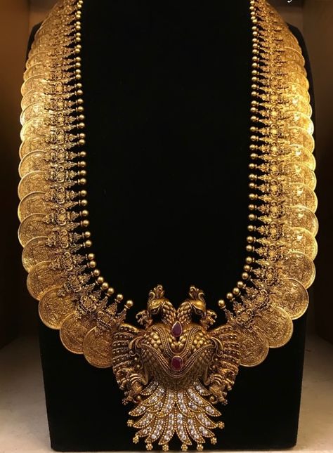 Traditional Kasu Mala, Krishna Necklace Designs, Gandaberunda Jewellery, Kasu Mala Designs Gold, Kaasu Mala Gold Haram, Kaasula Haaram, Gandaberunda Pendant, Kaasu Mala, Antique Temple Jewellery