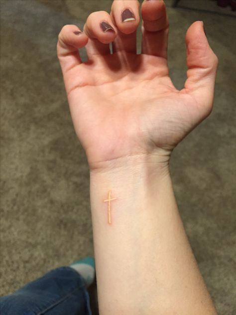 White Ink Cross Tattoo, Cross Tattoo Wrist, White Tattoo Cross, Tattoo God, Cross Finger Tattoos, Cross Tattoo On Wrist, White Tattoos, Tattoo Wrist, Cute Tats