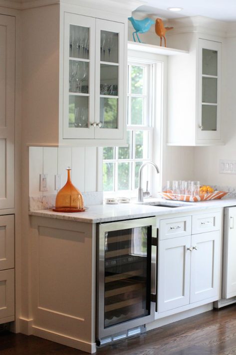 Butler's pantry with pops of orange. White Marble Tile Backsplash, White Mosaic Tile, Grey Kitchen Island, Dark Grey Kitchen, Grey Interior Design, White Interior Design, Orange Kitchen, Butler's Pantry, Beautiful Interior Design