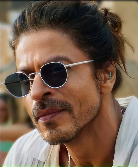 Pathan Srk, People Looking At Each Other, Looking At Each Other, Hexagon Sunglasses, Style Tips, Gift Item, Goggles, Sunglasses