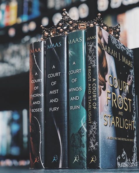 Acotar Original Covers, Acotar Books, Roses Book, Fantasy Books To Read, Court Of Thorns And Roses, Sarah J Maas Books, Fantasy Book, What Book, Book Suggestions