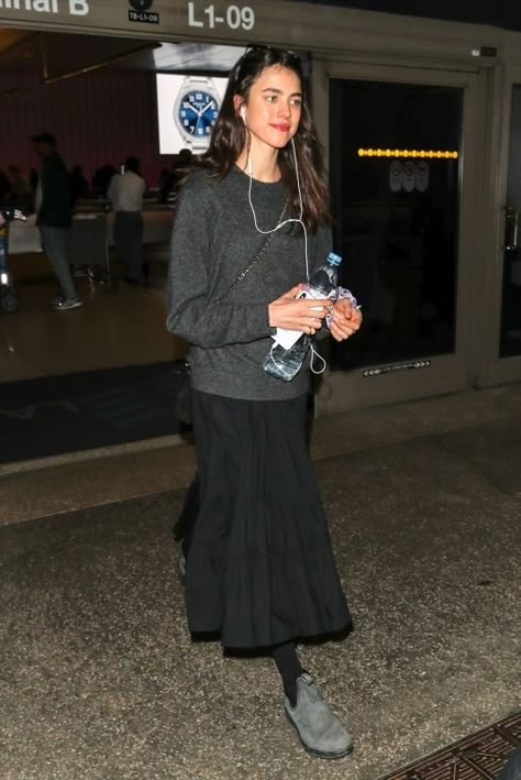 Margaret Qualley Outfit, Margaret Qualley Style, Margaret Qualley Street Style, Midsize Fashion Winter, Early 2000 Fashion, Fashion Midsize, Black Kids Fashion, Stockholm Fashion Week, Trendy Winter Fashion