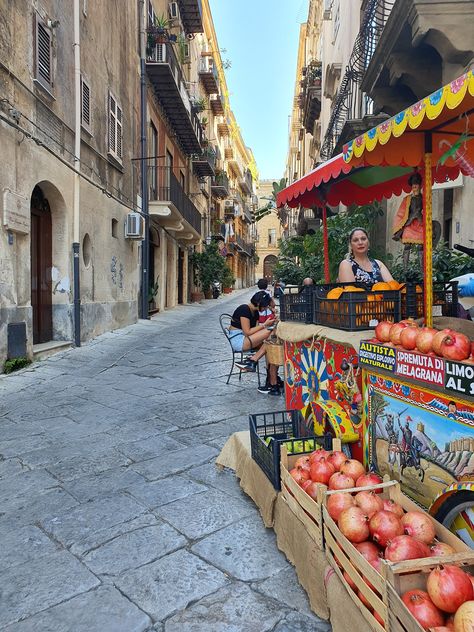 Cute fruit kiosk in Palermo, Sicily. Follow me on instagram for more! Sicily Italy Palermo, Palmero Sicily, Fruit Kiosk, Palermo Aesthetic, Sicily Landscape, Mediterranean Vibes, Palermo Italy, Europe 2024, Tech Aesthetic