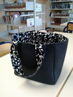 Diy Lunch Bag, Tods Bag, Japanese Bag, Sac Lunch, Best Purses, Diy Handbag, Couture Sewing, Handmade Handbags, Couture Tops