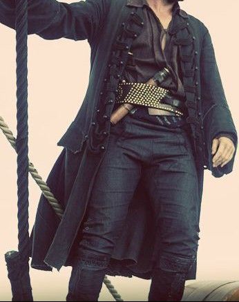 Piratecore Fashion, Ren Faire Outfits, Pirate Outfit, Fair Outfits, Pirate Fashion, Aesthetic Outfits Men, Black Sails, Medieval Clothing, Pirate Costume