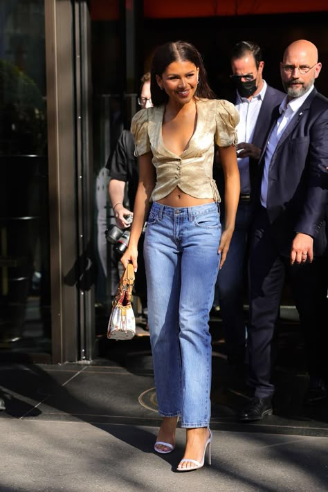 Zendaya Style Outfits, Zendaya Outfits Casual, Zendaya Casual Outfits, Zendaya Louis Vuitton, Zendaya Street Style, Zendaya Fashion, Zendaya Outfits, Zendaya Style, Moda Paris